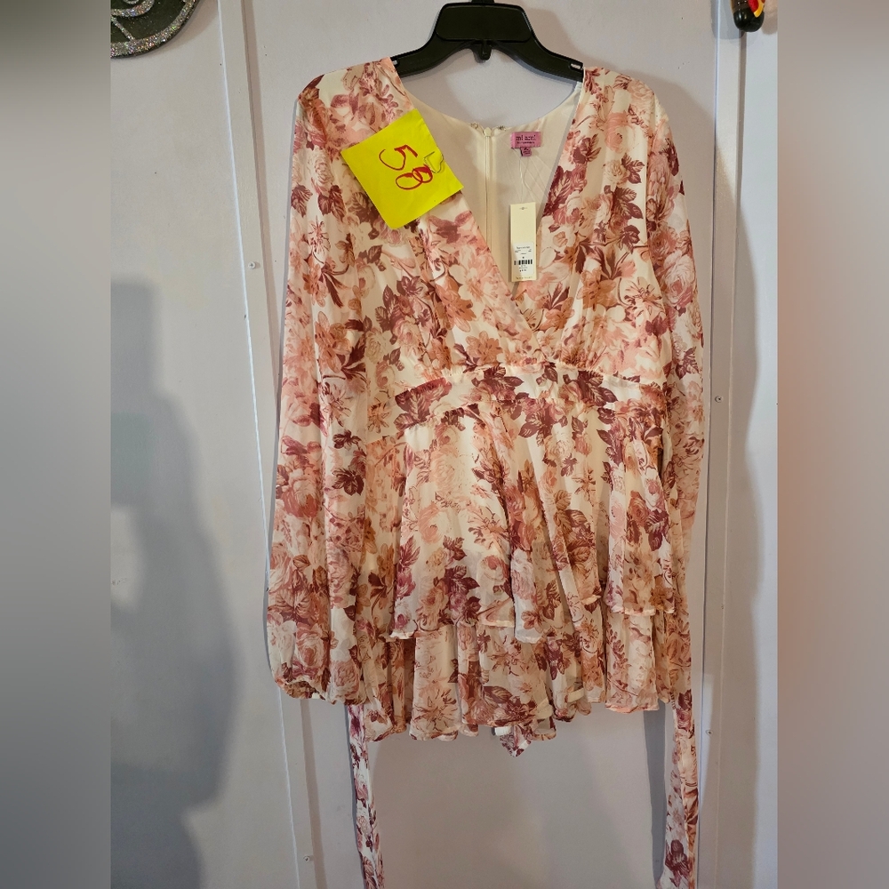 Francesca's Cream And Pink Floral Romper NWT Size Xlarge